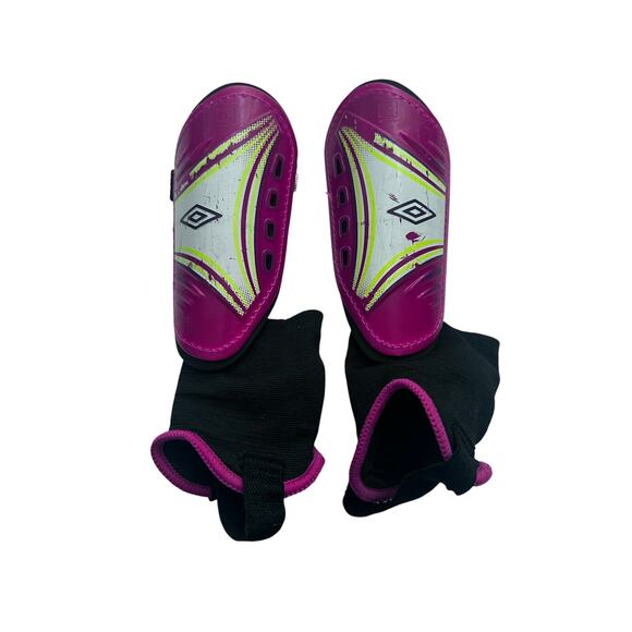 Umbro Girls Soccer Shin Guards - Size Medium - Picture 1 of 4